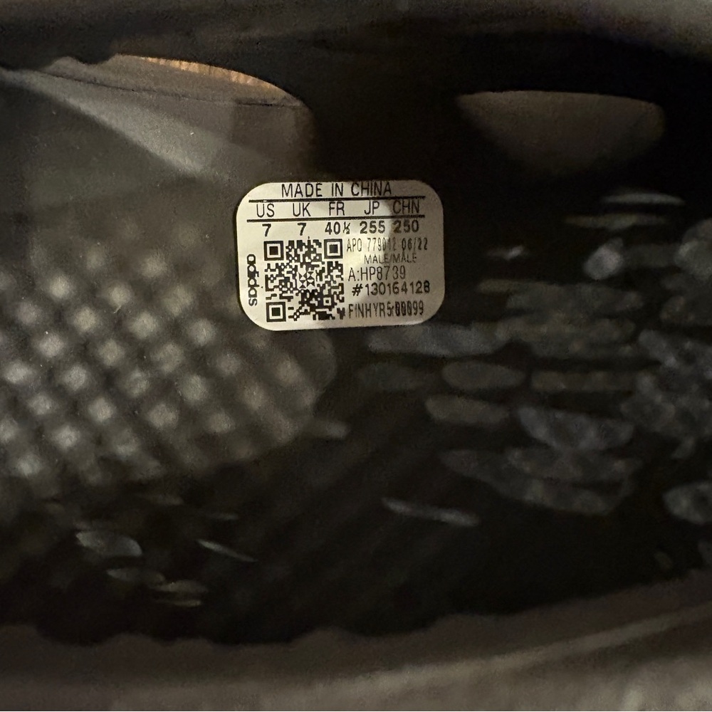 Yeezy Onyx Foam RNR - Picture 2 of 3